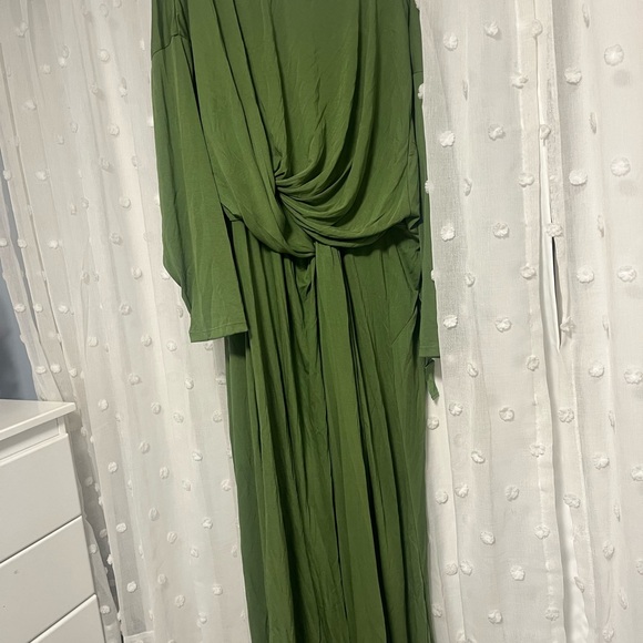 New with tag maxi dress, size US 10, buckle back detail - Picture 5 of 7